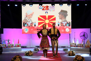 Y&Ouml;RESEL KOST&Uuml;MLER G&Ouml;R&Uuml;C&Uuml;YE &Ccedil;IKTI EN İYİ KOST&Uuml;M &Ouml;D&Uuml;L&Uuml;